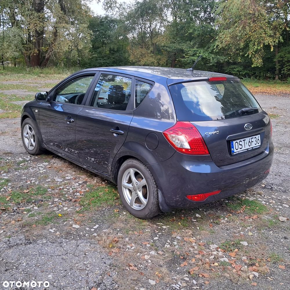 Kia Ceed 2010 photo 5