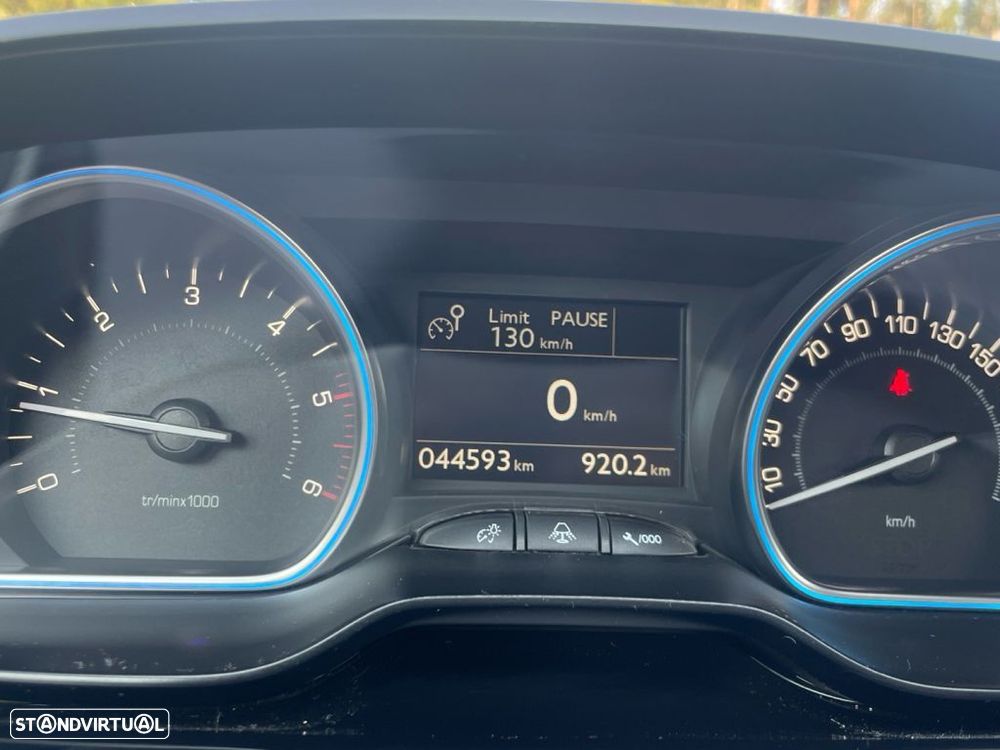 Peugeot 2008 1.6 BlueHDi Style - 3