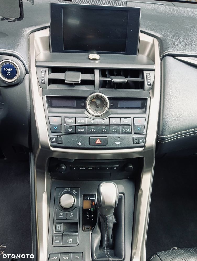Lexus NX 300h Comfort AWD - 10