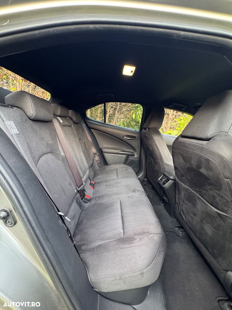 Lexus UX - 31