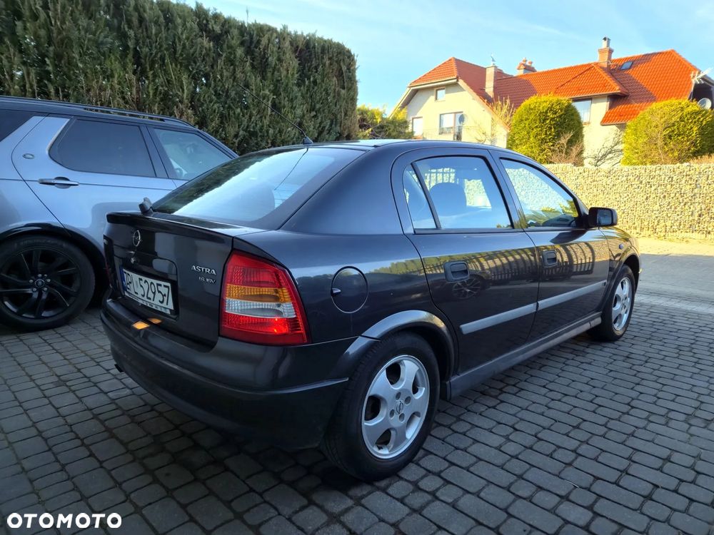 Opel Astra 1.6 Club - 4