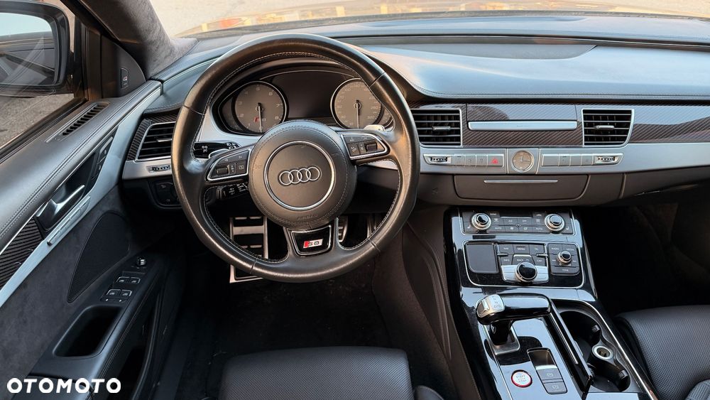 Audi S8 Plus - 6
