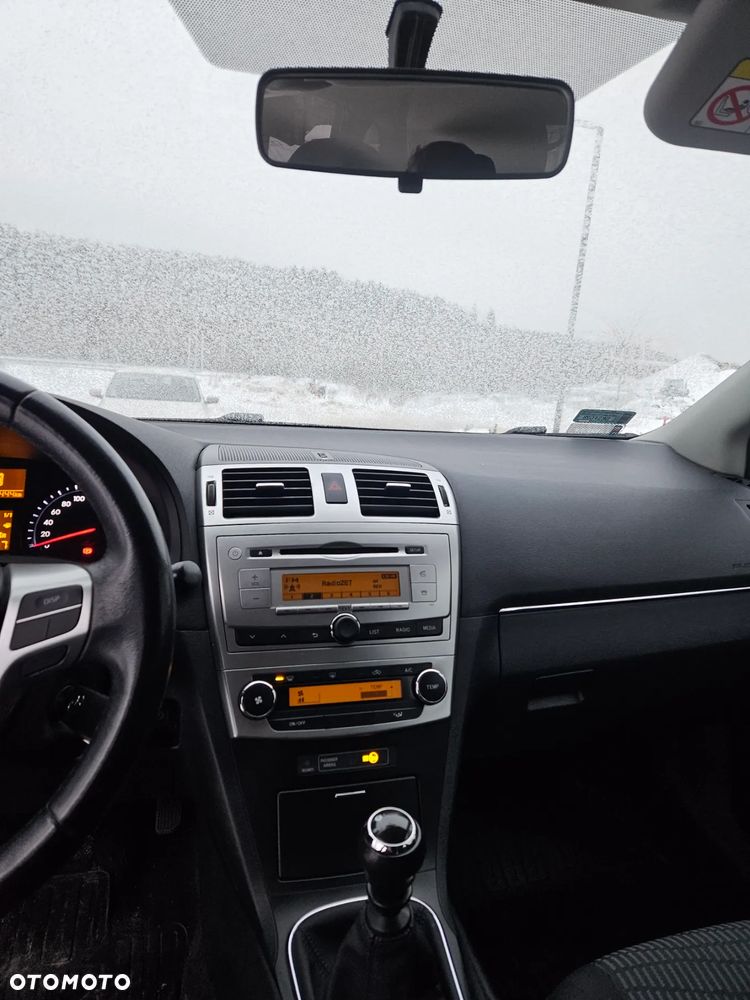 Toyota Avensis 1.8 Active - 21