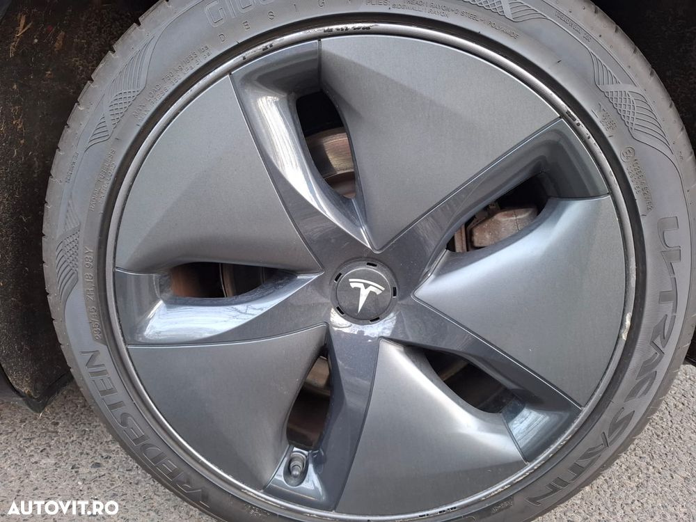 Tesla Model 3 - 17