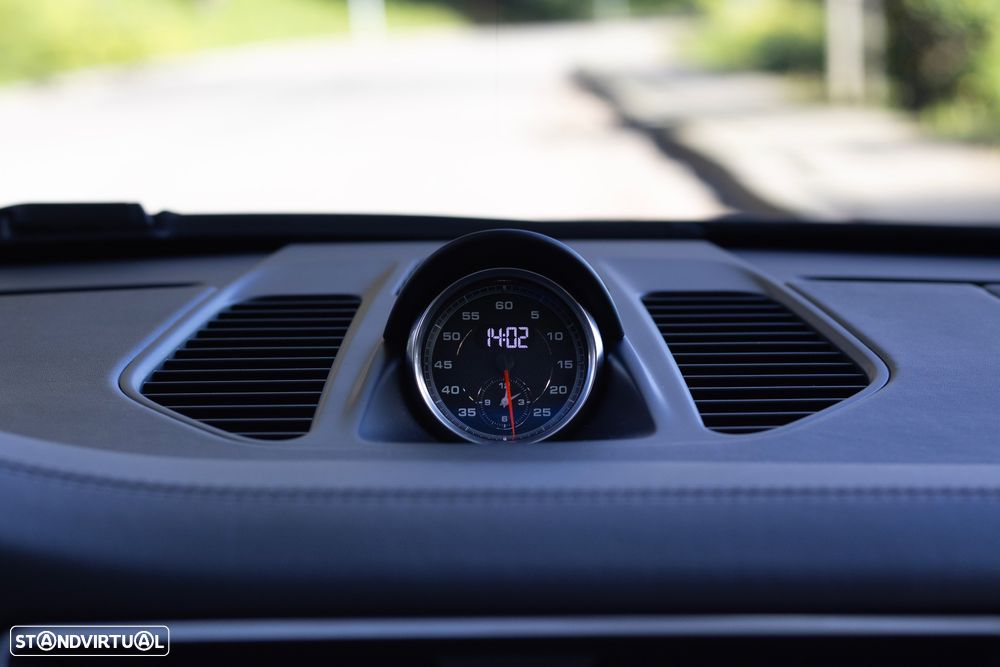 Porsche 911 (991) Carrera 4 GTS PDK - 13