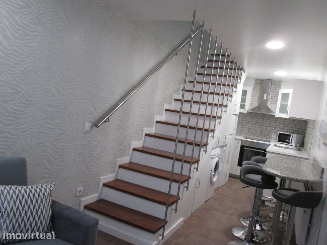 T1 Kit  Duplex Porto Rua do Cativo Mobilado  Metro São Bento - Grande imagem: 2/17