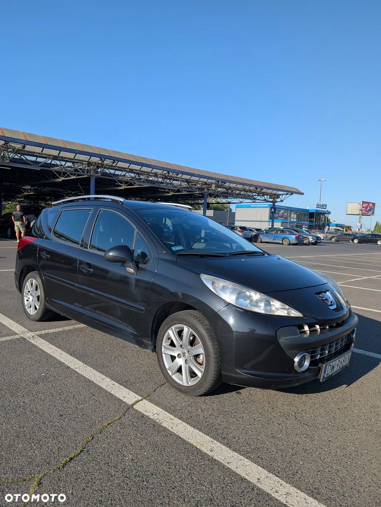 Peugeot 207 - 1