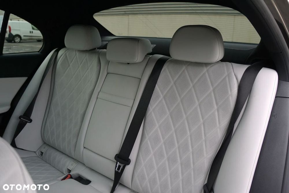 Mercedes-Benz Klasa E 220 d 4-Matic Exclusive - 25
