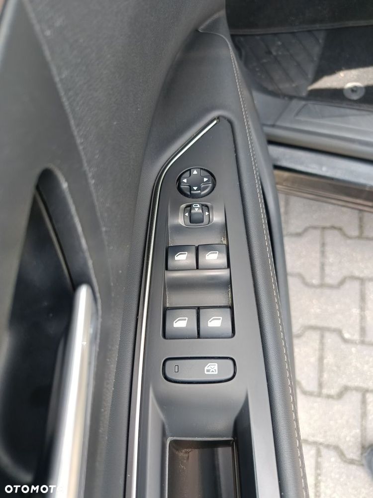 Peugeot 5008 1.6 PureTech Allure S&S EAT8 - 19