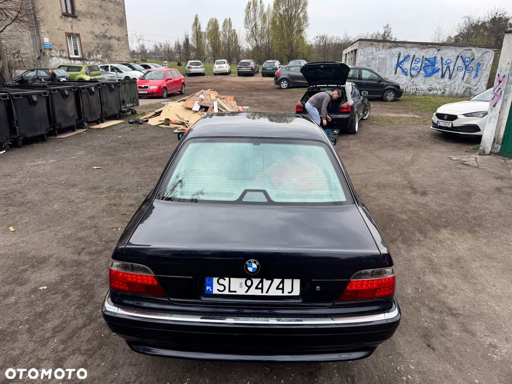 BMW Seria 7 740i - 8