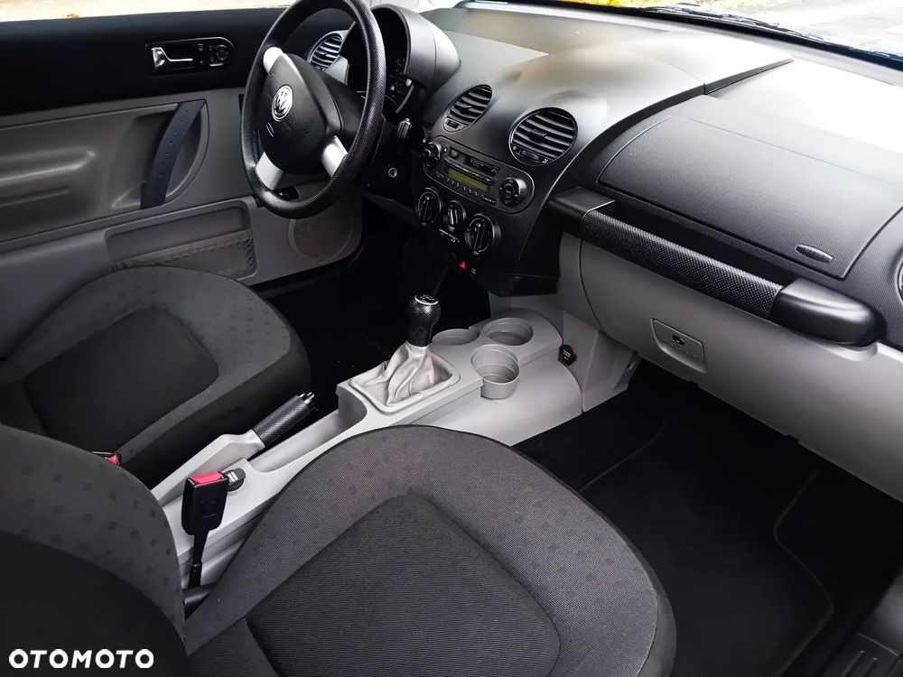 Volkswagen New Beetle - 8