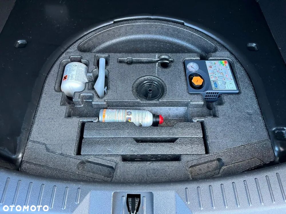 Ford Kuga 1.6 EcoBoost 2x4 Titanium - 37