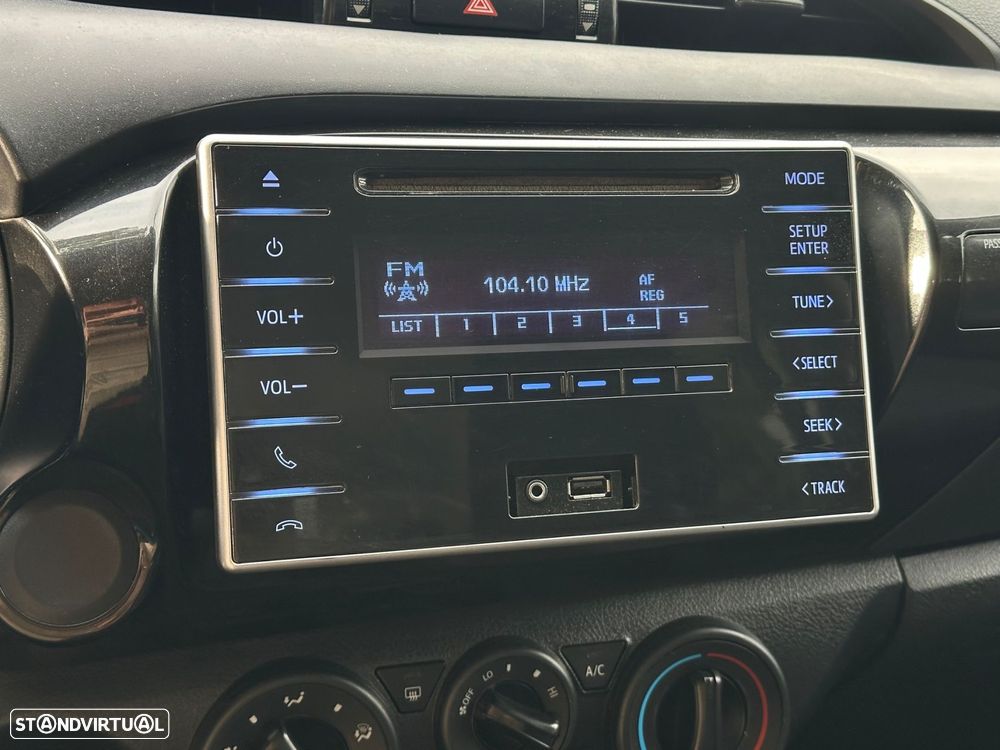 Toyota Hilux 2.4 D-4D 4WD CD CM - 9