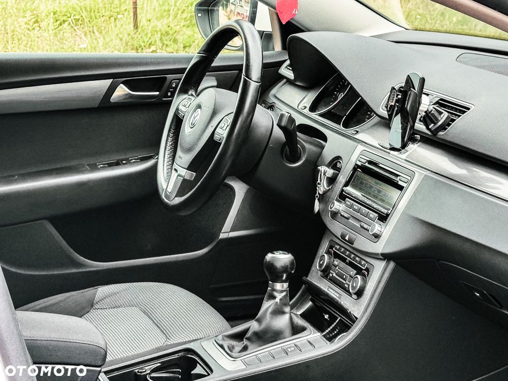 Volkswagen Passat 2.0 TDI BlueMotion Technology Comfortline - 25