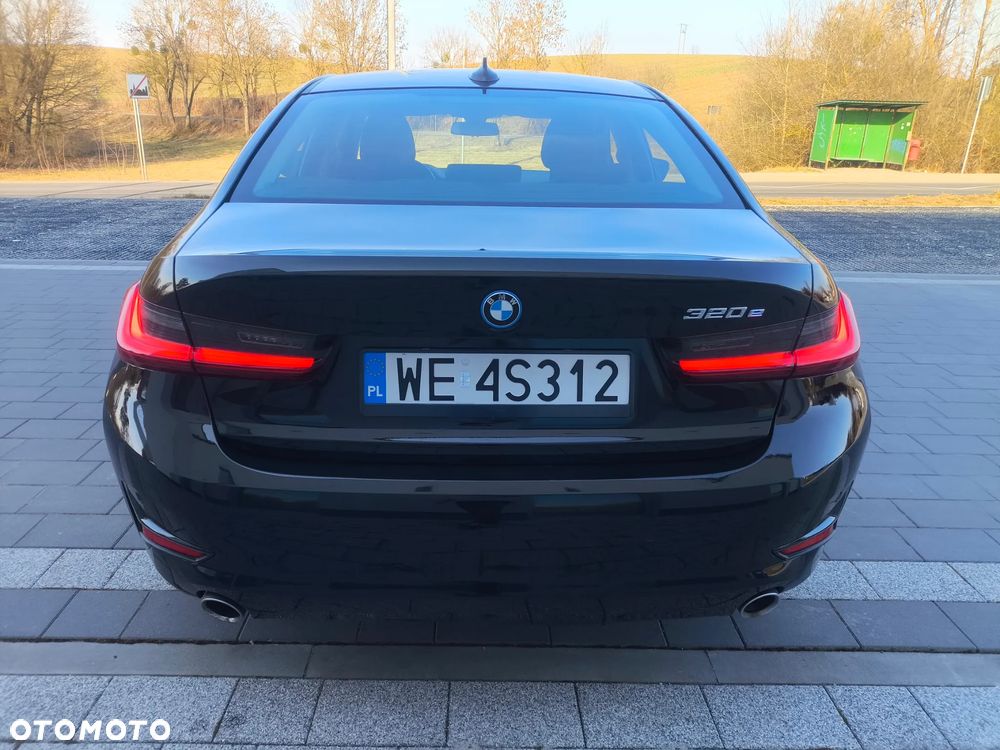 BMW Seria 3 320e - 8