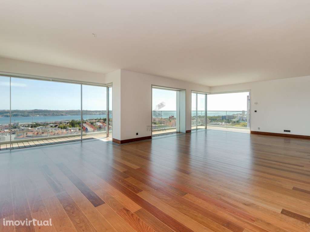 Apartamento T4 de elevado padrão, pronto a habitar na zona nobre do... - Grande imagem: 4/28