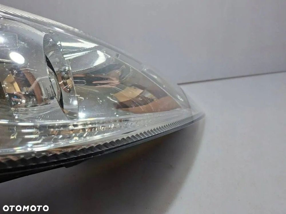Skoda Octavia Mk2 (1Z) 2008 Reflektor lampa prawy przód 1Z1941018S - 5