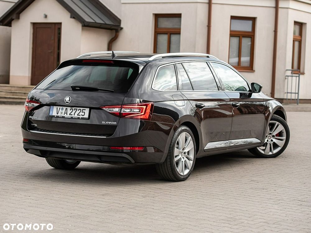 Skoda Superb 2.0 TDI DSG Premium Edition - 16