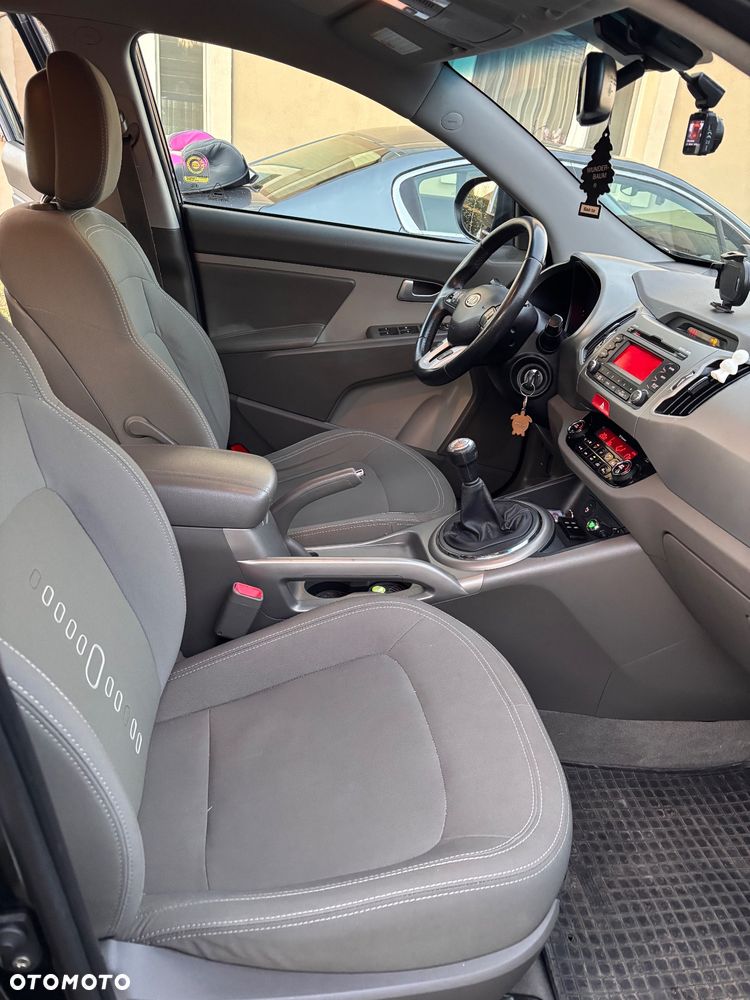 Kia Sportage 2.0 L - 8