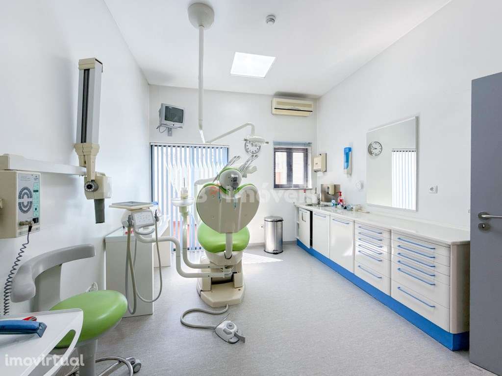 Clínica Dentária Totalmente Equipada - Oportunidade Única - Grande imagem: 2/41