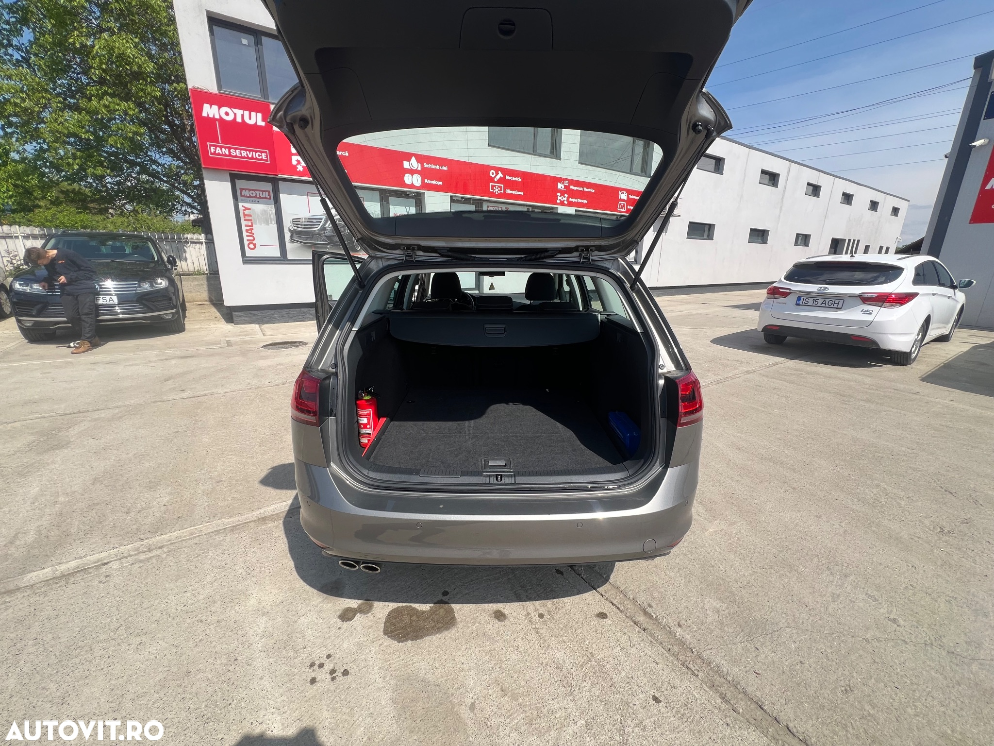 Volkswagen Golf 2.0 BlueTDI Comfortline - 12