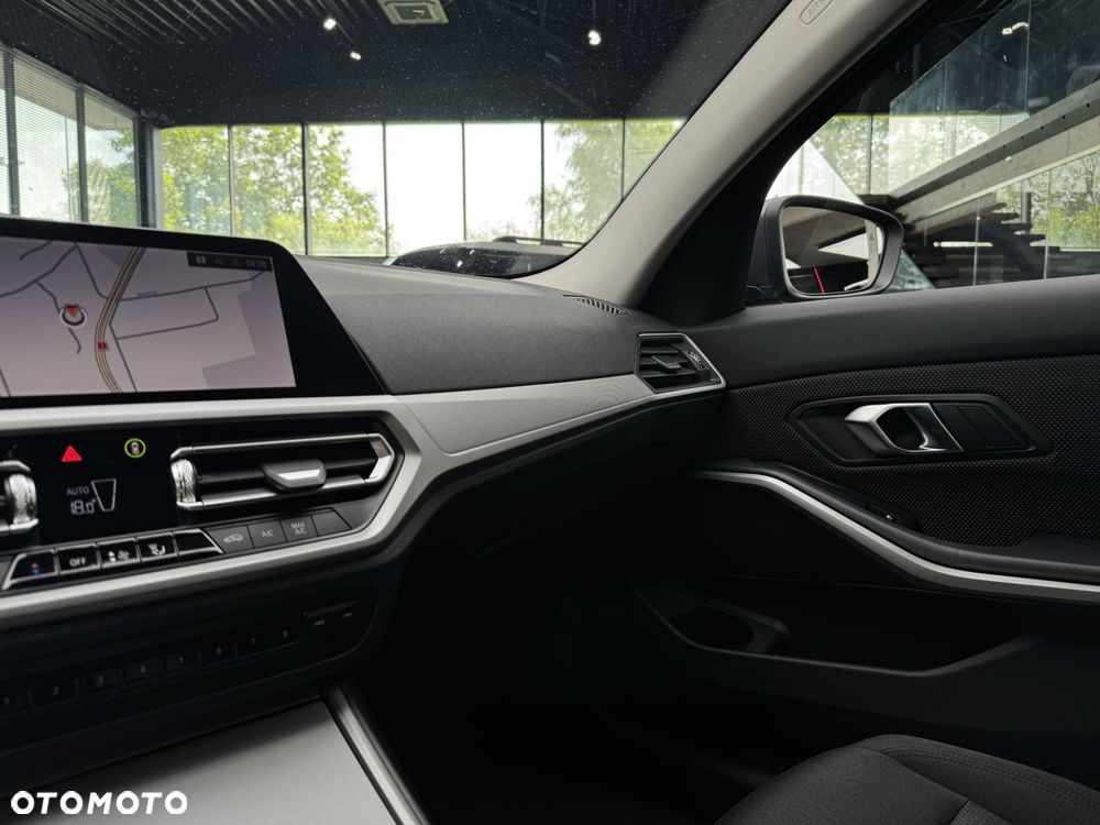 BMW Seria 3 318i - 28