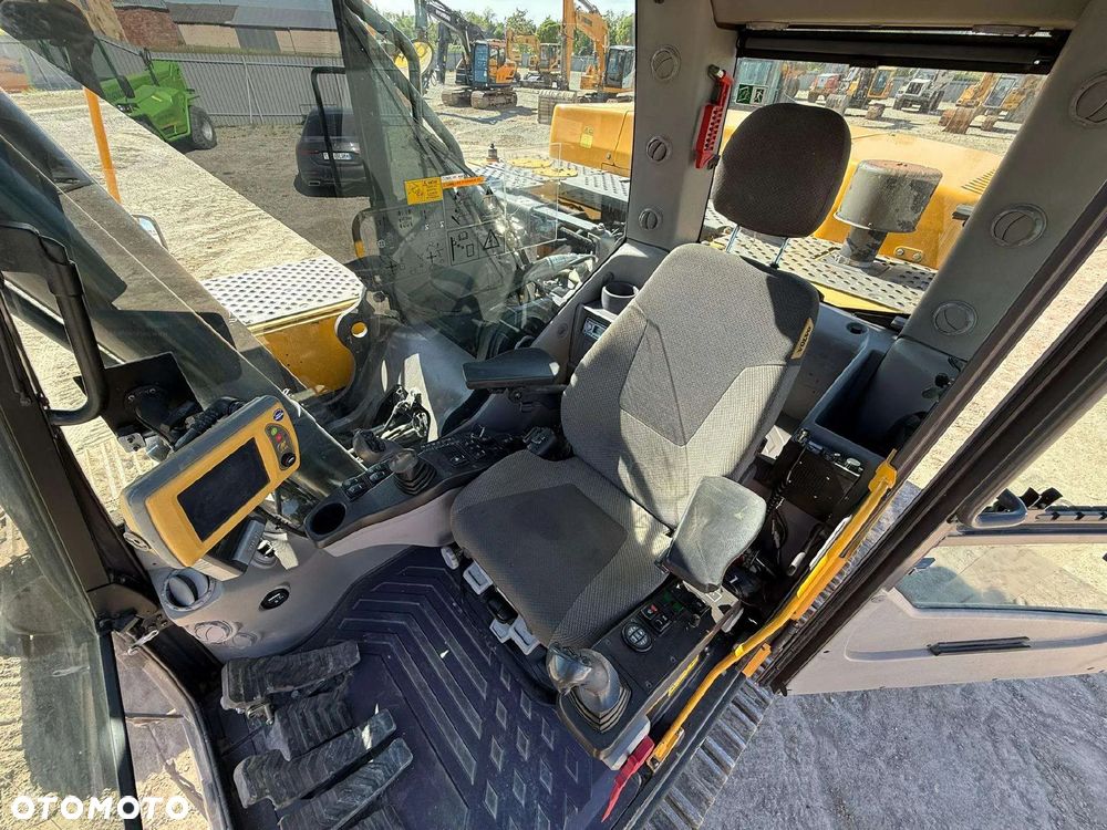 Volvo EC 250 DL - 25