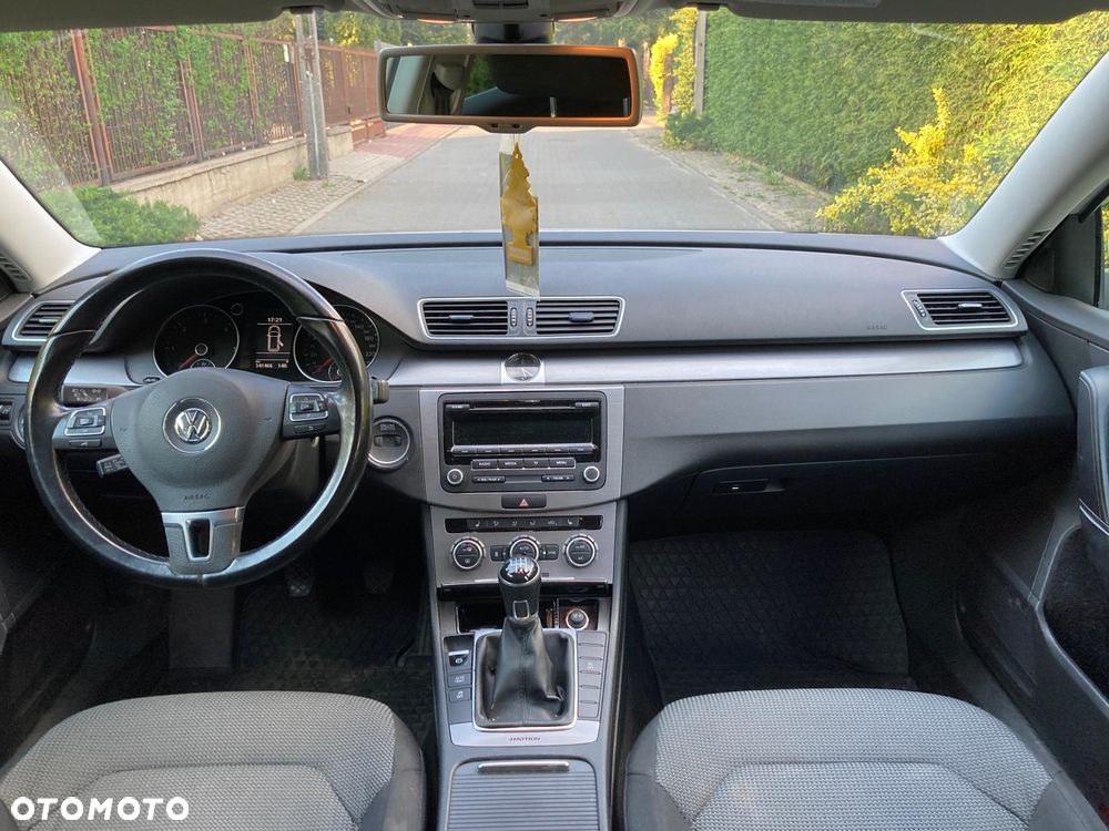 Volkswagen Passat - 8