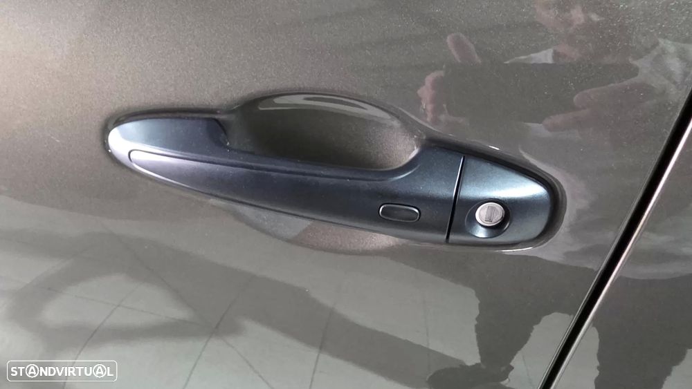 Toyota Hilux 2.8 D-4D 4WD GR Sport II - 31