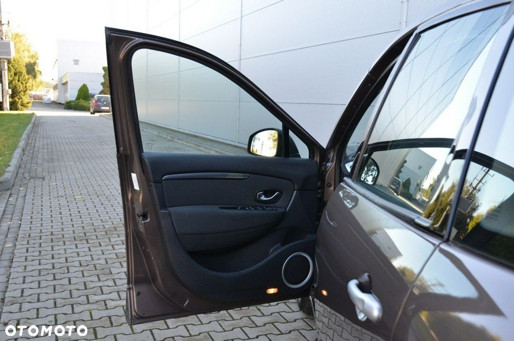 Renault Grand Scenic - 21