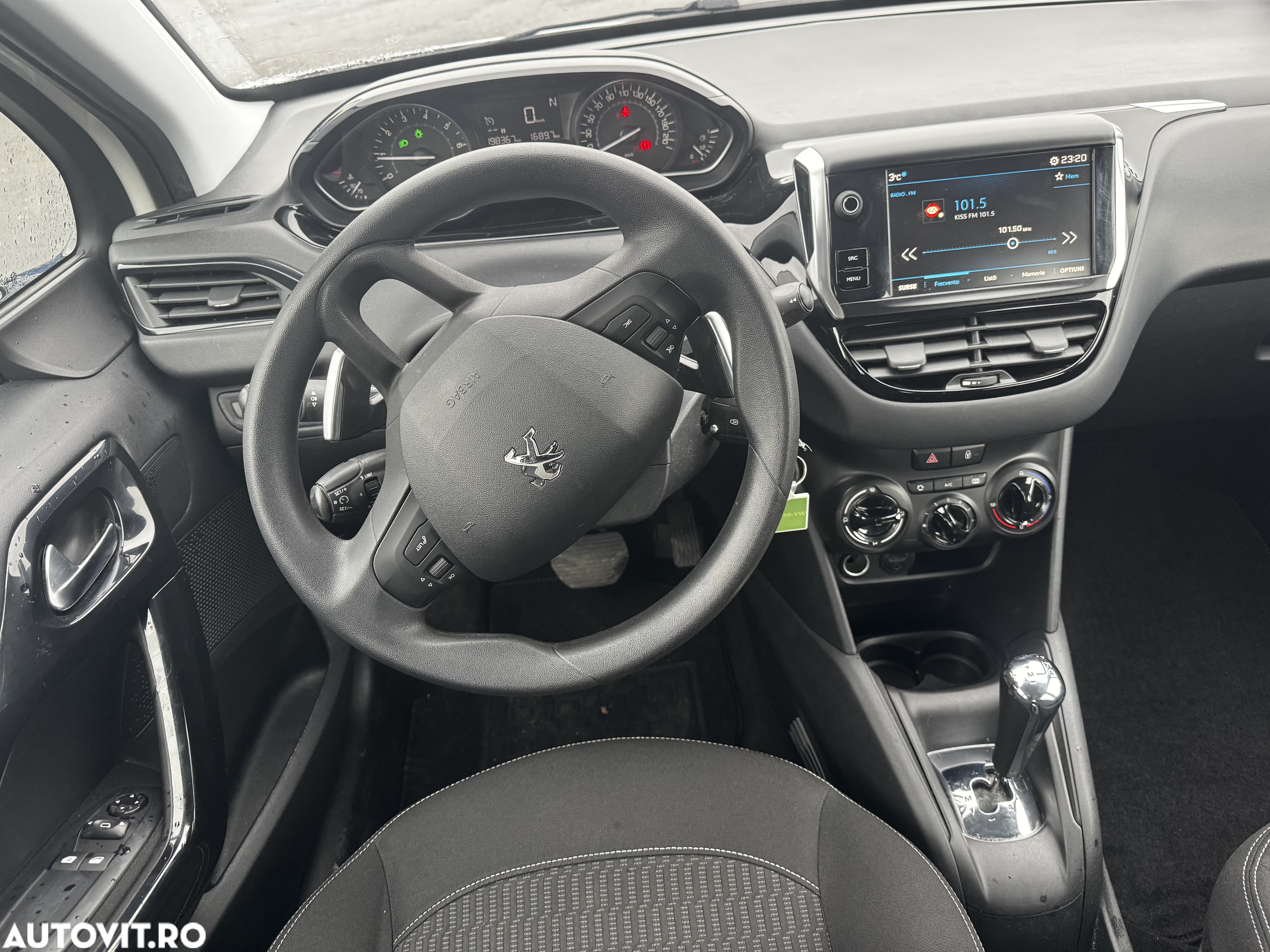 Peugeot 208 1.2 L PureTech ETG Active - 3
