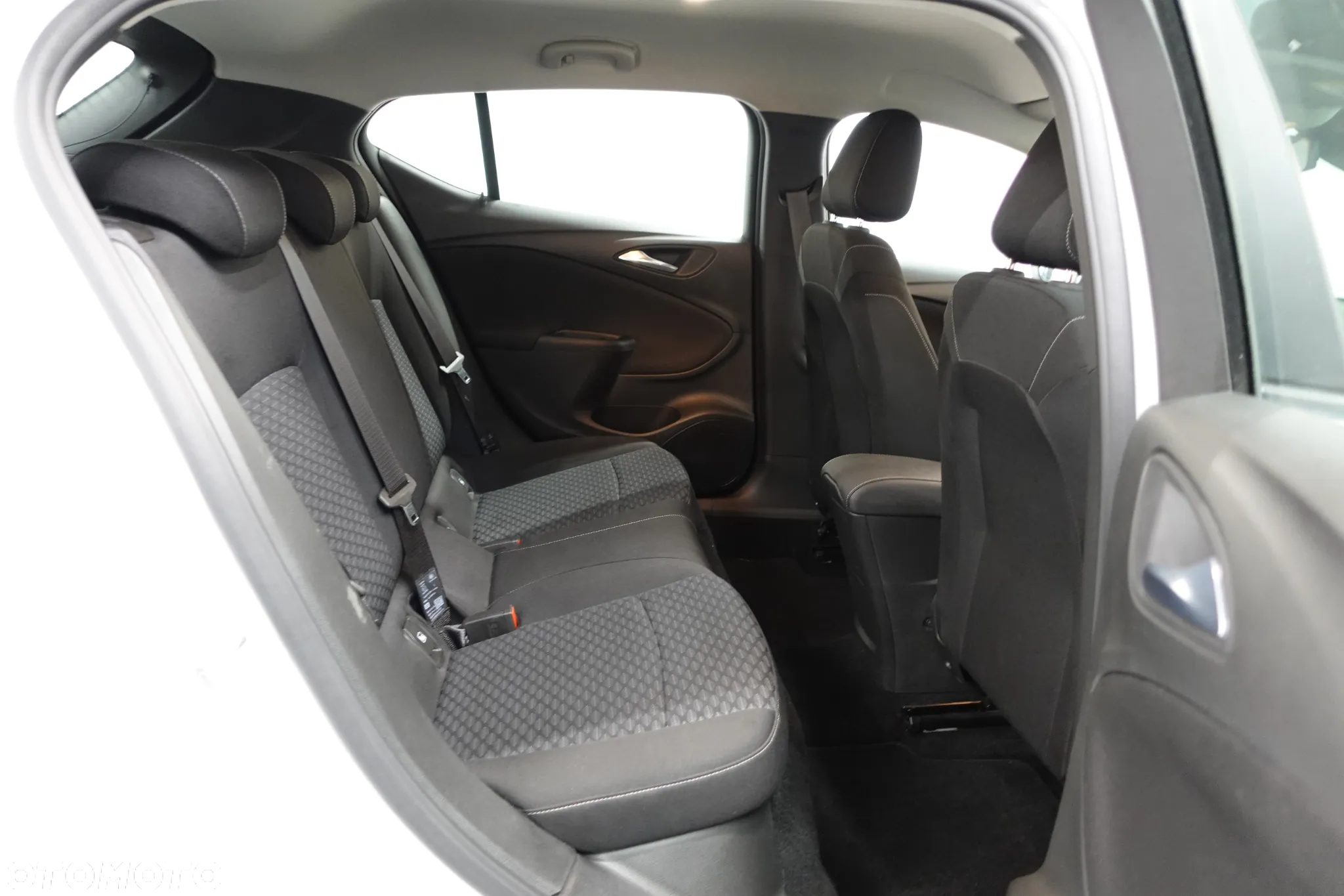 Opel Astra 1.5 D Start/Stop Elegance - 25