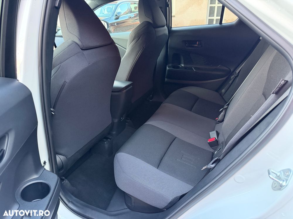 Toyota C-HR 1.8 Hybrid Team Deutschland - 36