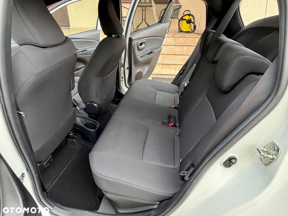 Toyota Yaris Hybrid 100 Selection Passion - 6