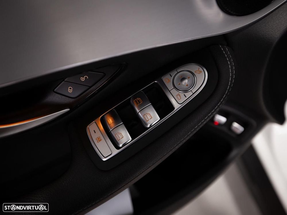 Mercedes-Benz GLC 300 d 4Matic 9G-TRONIC AMG Line - 15