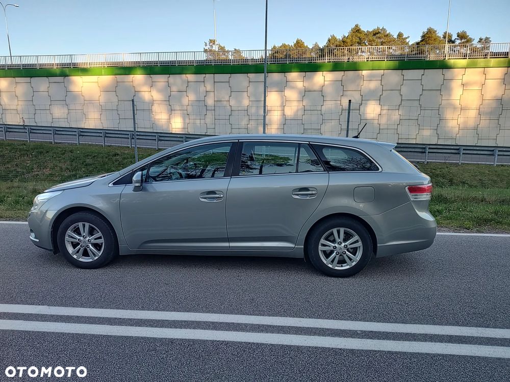 Toyota Avensis 1.8 Sol - 5