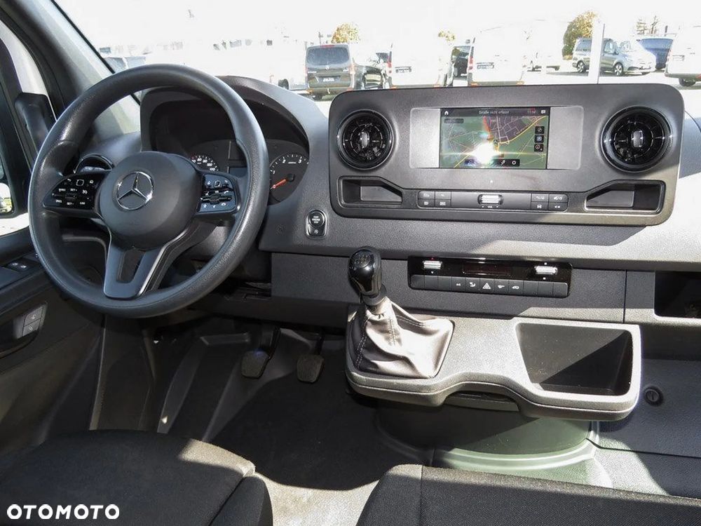 Mercedes-Benz Sprinter - 9