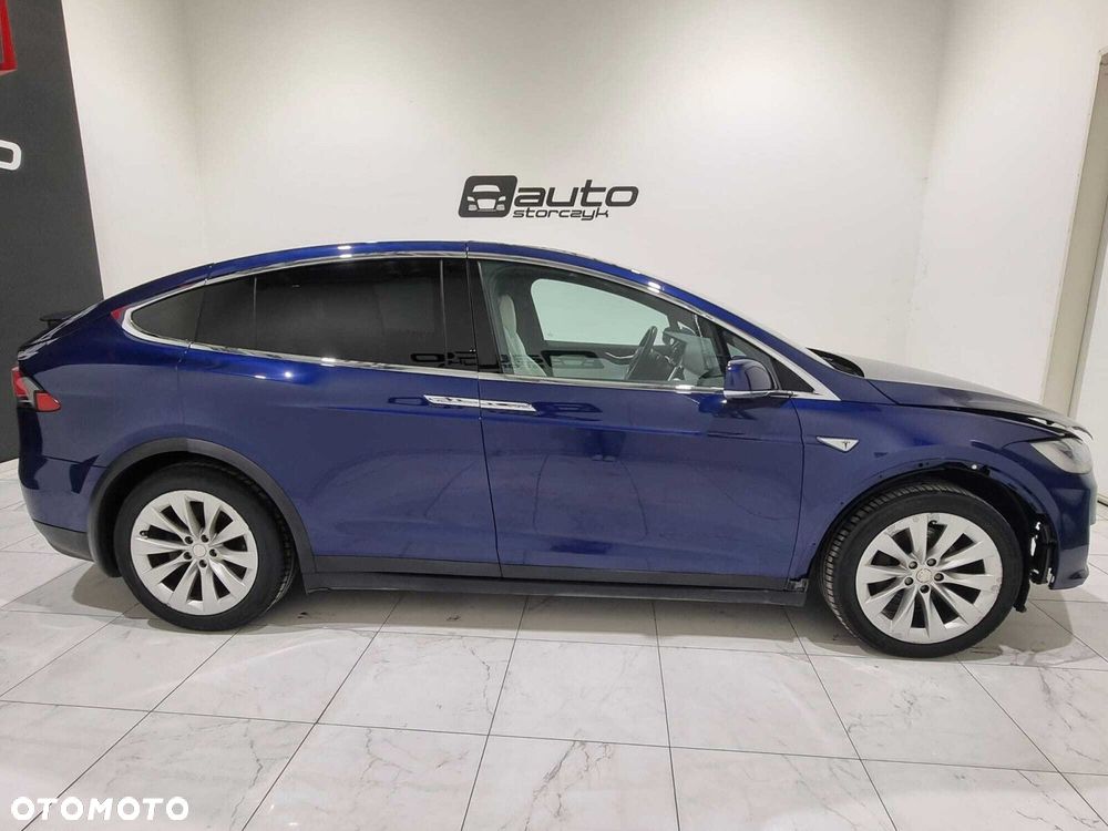 Tesla Model X - 3