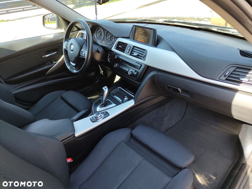 BMW Seria 3 318d Sport Line - 26