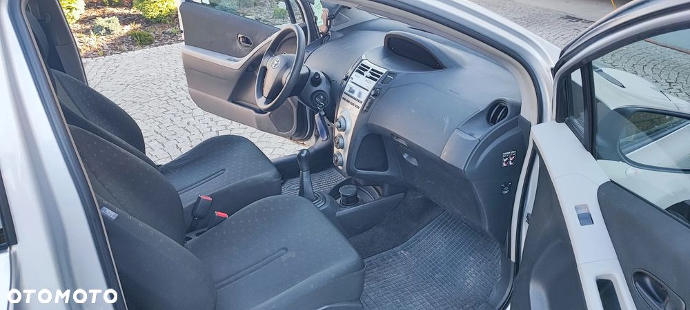 Toyota Yaris - 12