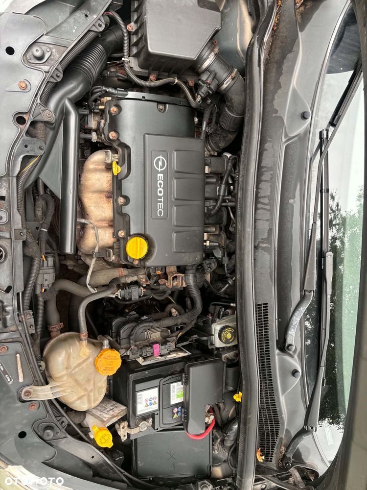Opel Corsa 1.4 16V Satellite - 8