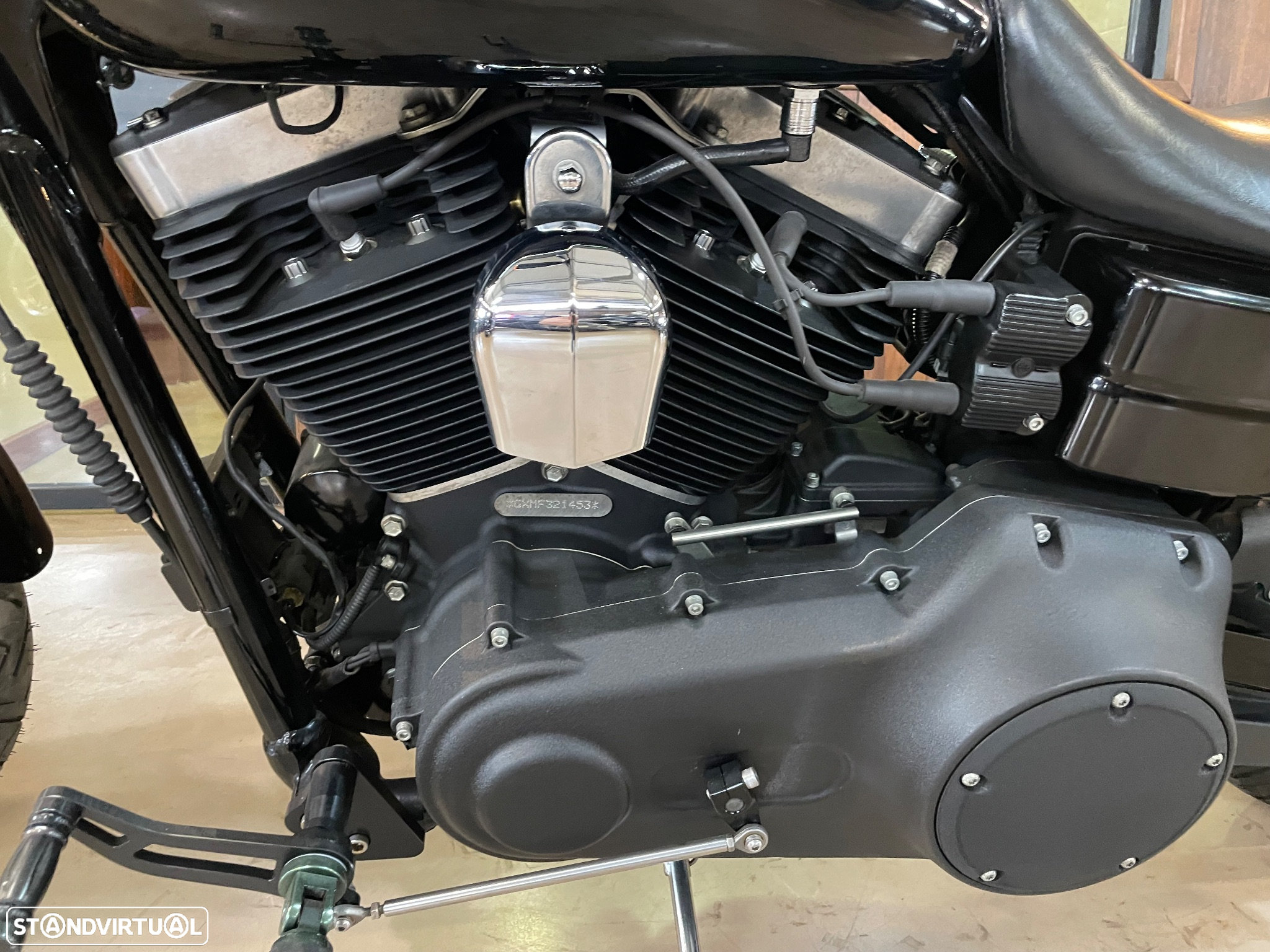 Harley-Davidson Dyna Street Bob 103ci - 11