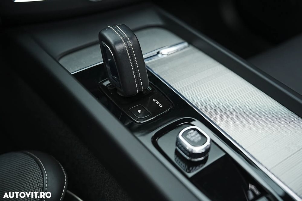 Volvo XC 60 Recharge T6 Twin Engine eAWD R-Design Expression - 39