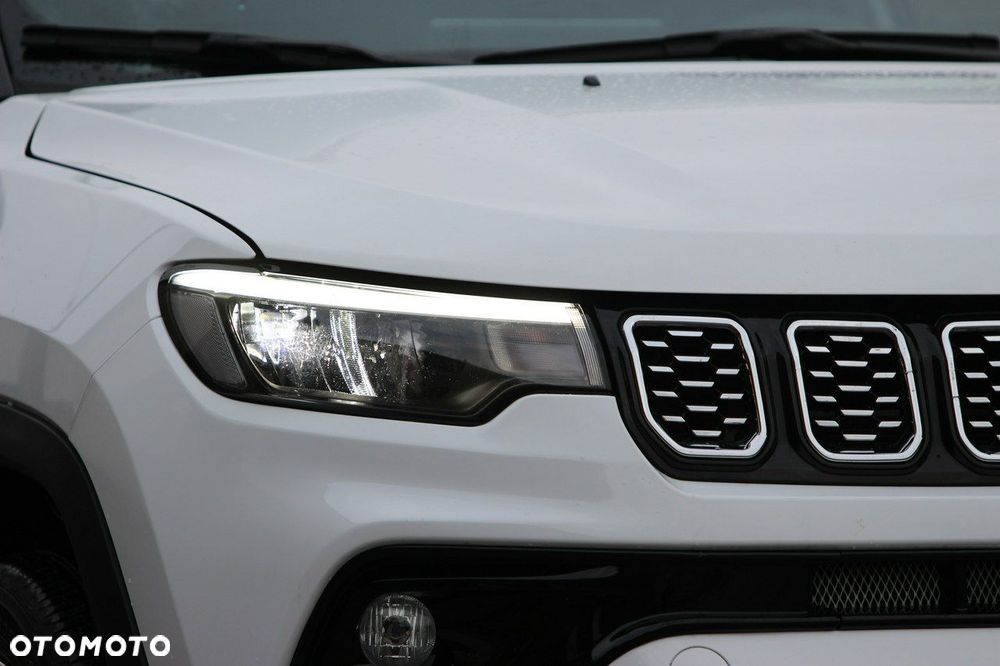 Jeep Compass - 25