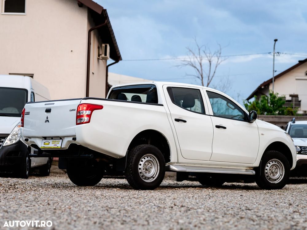 Mitsubishi L200 Double Cab M/T Intense - 17
