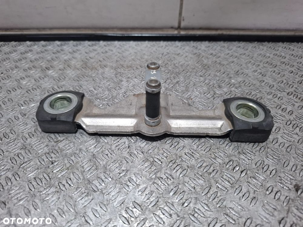 Rygiel zamka klapy bagażnika tył Audi A6 C7 kombi rok 2015 nr 8P4827507A