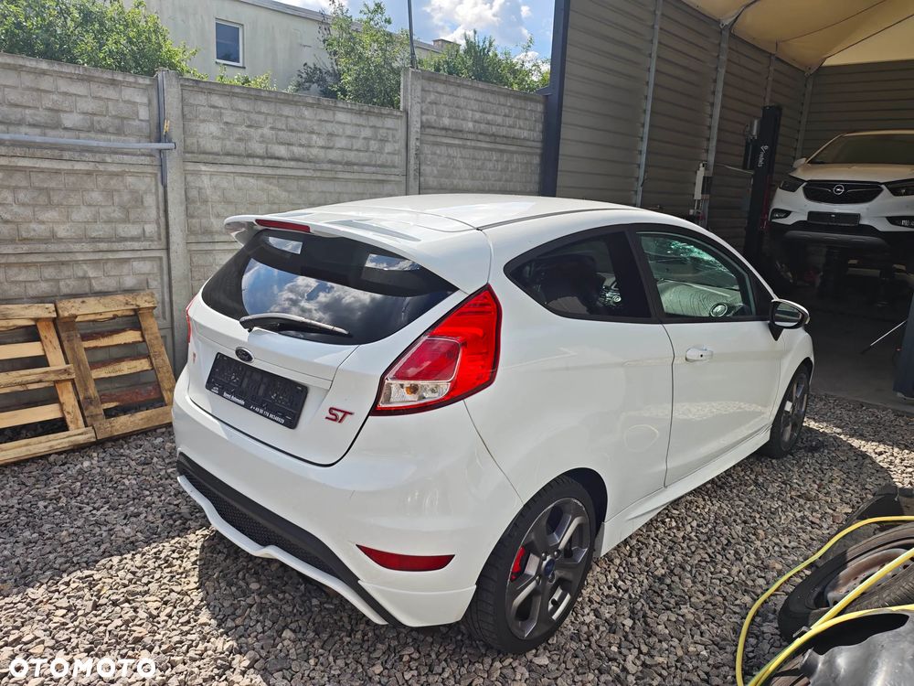 Ford Fiesta 1.6 EcoBoost ST - 5