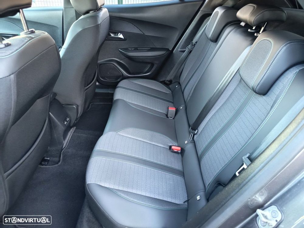 Peugeot 2008 1.2 PureTech Allure EAT8 - 13