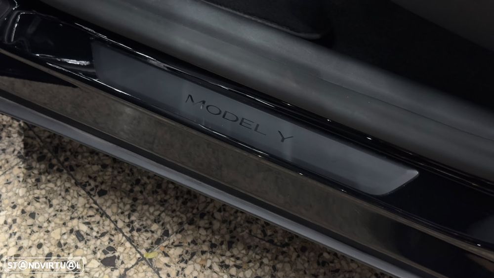 Tesla Model Y Long Range Dual Motor AWD - 21