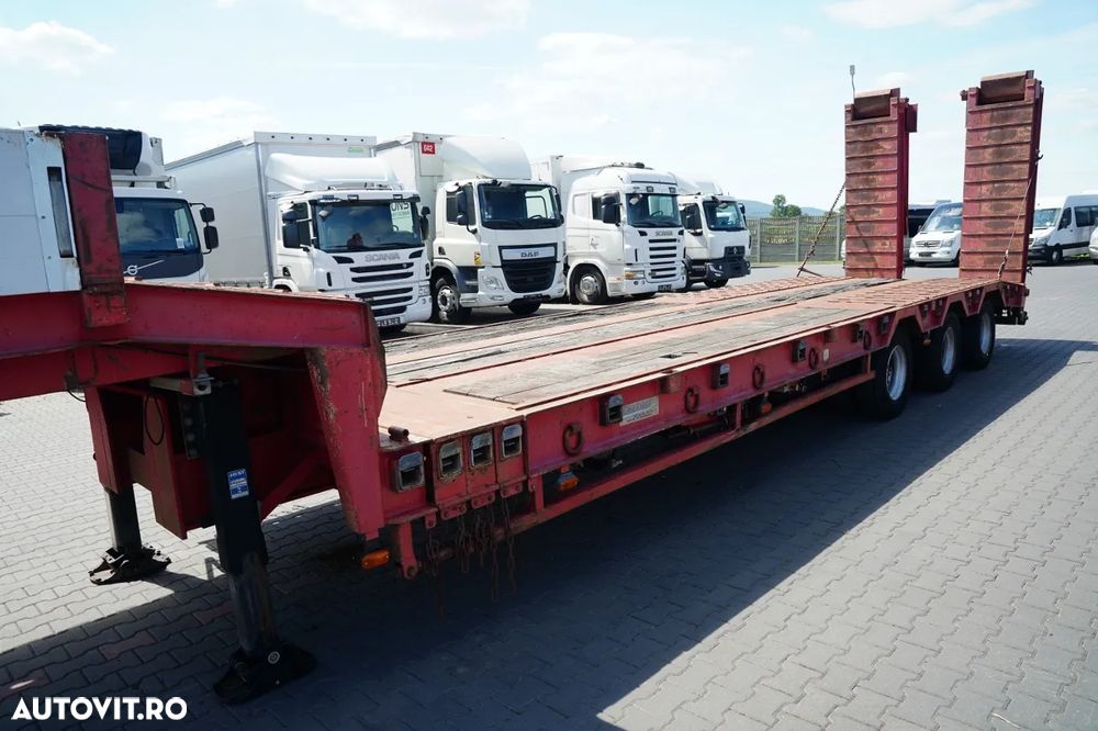 Louault / CU ÎNCĂRCARE JOSĂ / EXTENSIBIL / 17 M / RAMPE HIDRAULICE / AX DE DIRECȚIE / 3 AXE / - 30